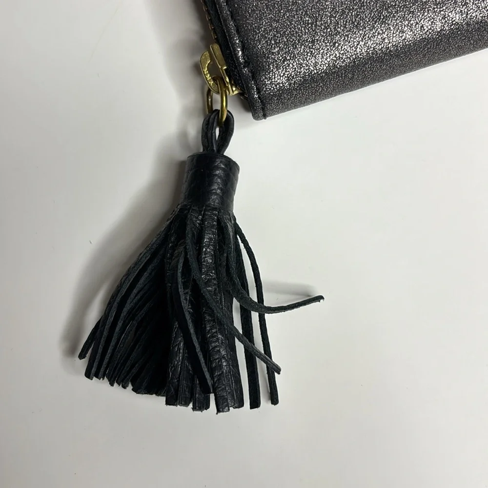 Fossil Tara clutch in metallic with tassel zipper pull - Picture 4 of 11